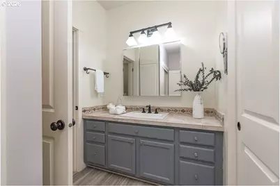 7704 SW Cresmoor Dr, Beaverton, OR 97008 - Photo 13