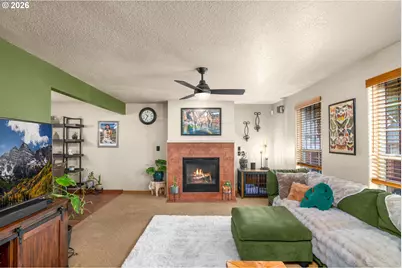 14141 SE Center St, Portland, OR 97236 - Photo 5