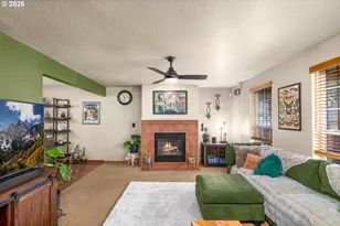 14141 SE Center St, Portland, OR 97236 - Photo 5