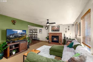 14141 SE Center St, Portland, OR 97236 - Photo 3