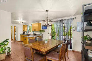 14141 SE Center St, Portland, OR 97236 - Photo 11