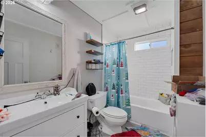 405 Evergreen Dr, Tillamook, OR 97141 - Photo 11