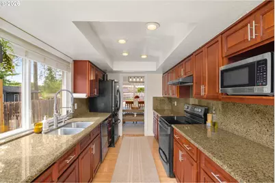12225 SW Spring Ct, Portland, OR 97225 - Photo 13
