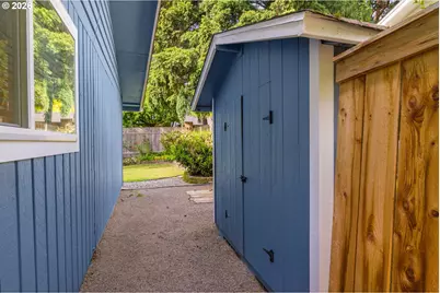 12225 SW Spring Ct, Portland, OR 97225 - Photo 31