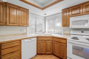 684 NE Terry Ct, Hillsboro, OR 97124 - Photo 15