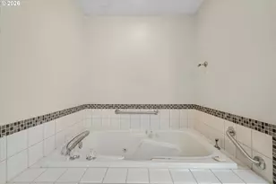 684 NE Terry Ct, Hillsboro, OR 97124 - Photo 31