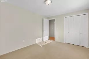 684 NE Terry Ct, Hillsboro, OR 97124 - Photo 33