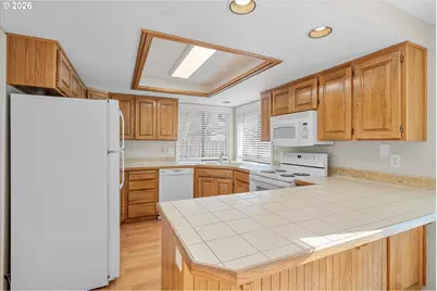 684 NE Terry Ct, Hillsboro, OR 97124 - Photo 13