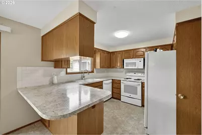 1860 Carmel Ave, Eugene, OR 97401 - Photo 7