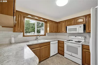 1860 Carmel Ave, Eugene, OR 97401 - Photo 9