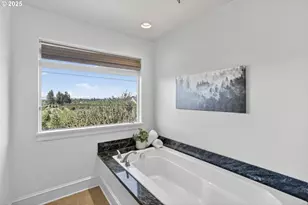 4473 NW Oxbridge Dr, Portland, OR 97229 - Photo 23