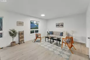 682 39th St, Astoria, OR 97103 - Photo 9