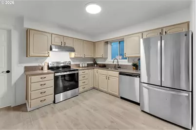 682 39th St, Astoria, OR 97103 - Photo 13