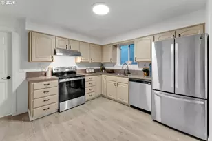 682 39th St, Astoria, OR 97103 - Photo 13
