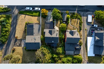 682 39th St, Astoria, OR 97103 - Photo 33