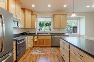 1101 Madison St, Silverton, OR 97381 - Photo 17