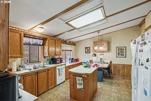 1307 S Water St, Silverton, OR 97381 - Photo 13
