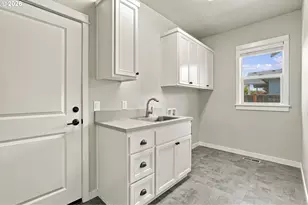 988 Hamilton St, Springfield, OR 97477 - Photo 39