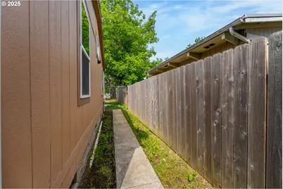 1385 Taney St, Eugene, OR 97402 - Photo 33