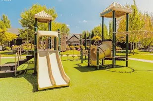 1079 SE Portlandia Ave, Hillsboro, OR 97123 - Photo 3