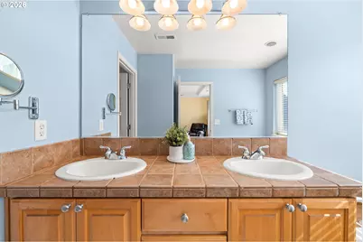 1079 SE Portlandia Ave, Hillsboro, OR 97123 - Photo 25