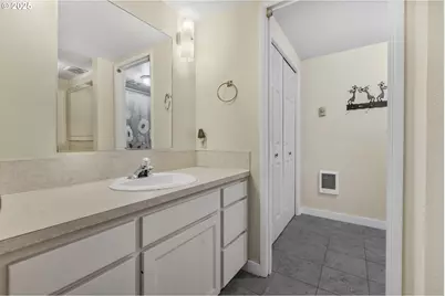 3160 Whitten Dr, Eugene, OR 97405 - Photo 39