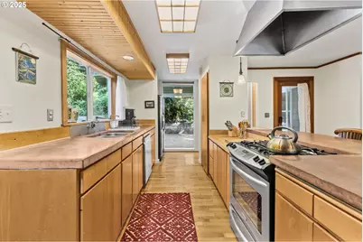 3160 Whitten Dr, Eugene, OR 97405 - Photo 11