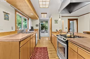 3160 Whitten Dr, Eugene, OR 97405 - Photo 11