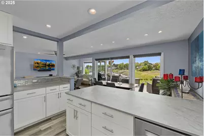 620 N Hayden Bay Dr, Portland, OR 97217 - Photo 15