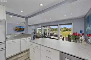 620 N Hayden Bay Dr, Portland, OR 97217 - Photo 15
