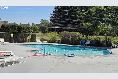 1722 NE Hogan Dr #103, Gresham, OR 97030 - Photo 3