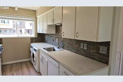 1722 NE Hogan Dr #103, Gresham, OR 97030 - Photo 7