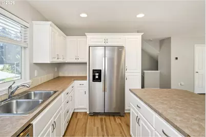 19157 SE Ash St, Portland, OR 97233 - Photo 9