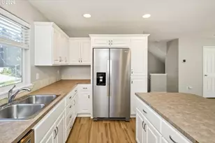 19157 SE Ash St, Portland, OR 97233 - Photo 9