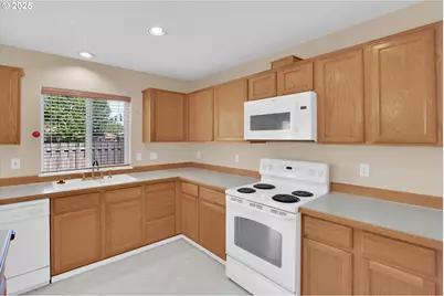 21525 SW Frammy Way, Beaverton, OR 97003 - Photo 5