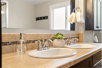 2125 SW Warwick Ave, Portland, OR 97225 - Photo 19