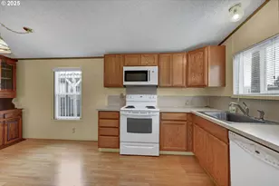 1120 W Fairview Dr, Springfield, OR 97477 - Photo 9