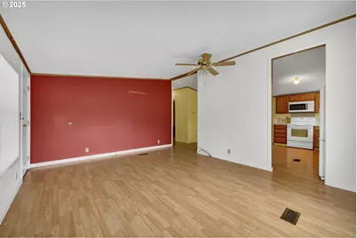 1120 W Fairview Dr #3, Springfield, OR 97477 - Photo 5