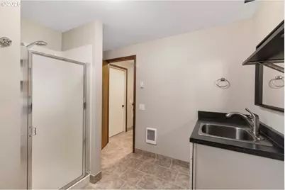 9301 NE Pinecreek St, Vancouver, WA 98664 - Photo 27