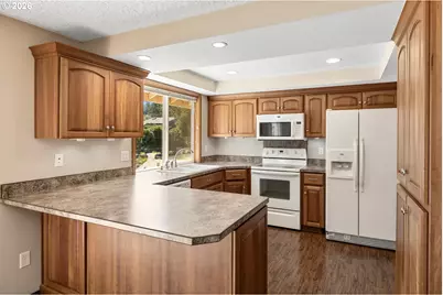 9301 NE Pinecreek St, Vancouver, WA 98664 - Photo 11