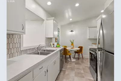 2637 NE 138th Pl, Portland, OR 97230 - Photo 11