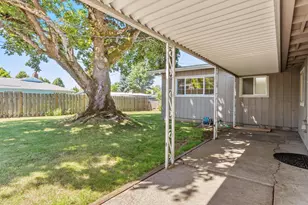 2637 NE 138th Pl, Portland, OR 97230 - Photo 33