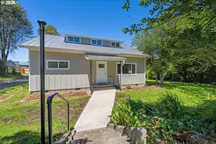 950 Exchange St, North Bend, OR 97459 - Photo 11