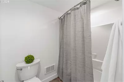 950 Exchange St, North Bend, OR 97459 - Photo 41
