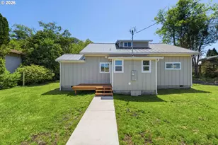 950 Exchange St, North Bend, OR 97459 - Photo 9