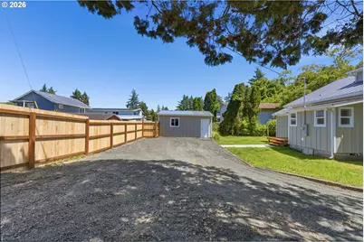 950 Exchange St, North Bend, OR 97459 - Photo 5