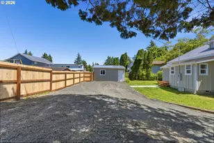 950 Exchange St, North Bend, OR 97459 - Photo 5