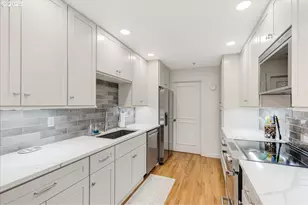 724 NW Westover Cir, Portland, OR 97210 - Photo 13