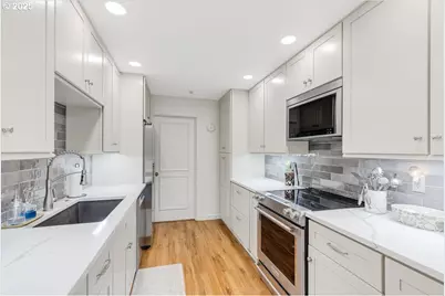 724 NW Westover Cir, Portland, OR 97210 - Photo 15