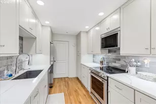 724 NW Westover Cir, Portland, OR 97210 - Photo 15